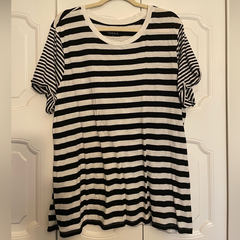 Black and white stripped tee